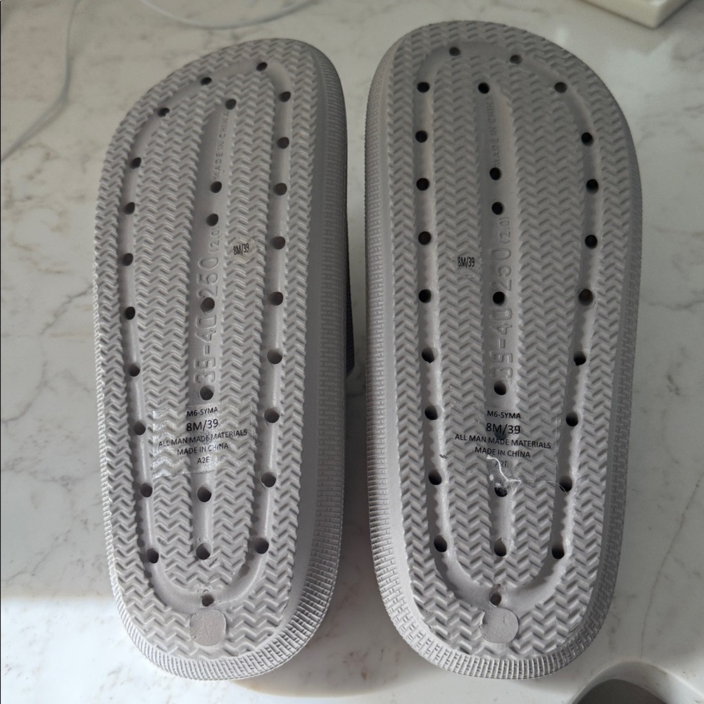 MIA Textured Gray Slides - Picture 4 of 6